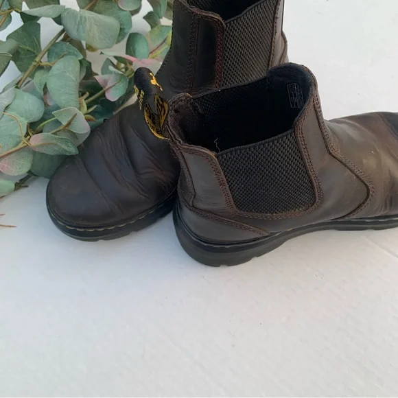 Dr Martens Embury Chelsea Boots in Dark Brown Crazy Horse Leather - Picture 5 of 6